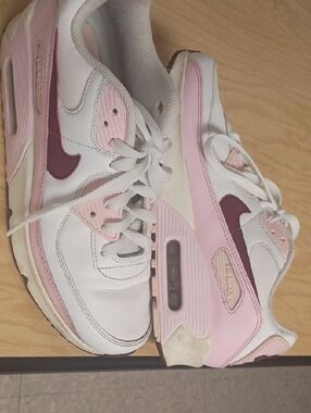 Nike Air -Max Women's White and Pink with Maroon Swoosh Youth 5.5 Or Women 7.5